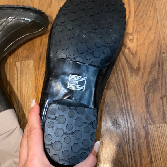 🍾CLOSET CLEAN OUT ACCEPTING ALL REASONABLE OFFERS🍾 - Picture 12 of 15